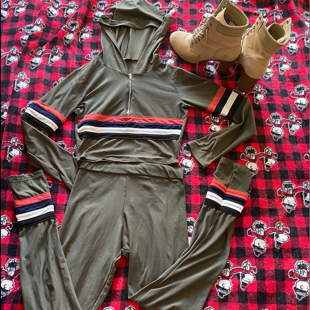 Fashion Nova legging jogger 2 pieces pant set! 

Please checkout my other items!